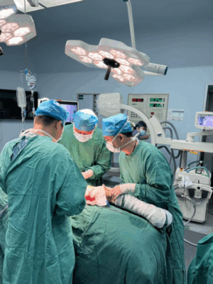 9旬阿婆的“生死13天”：一场骨折引发的多学科生命保卫战