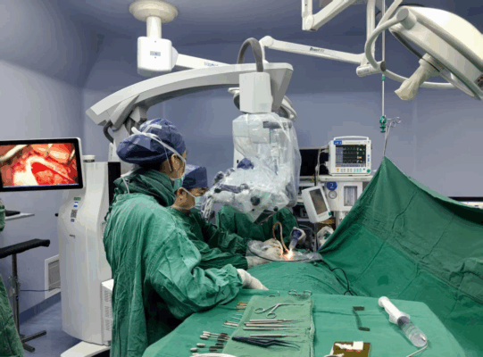 从20万降至2万！双耳失去听力一年后，他又听见了…