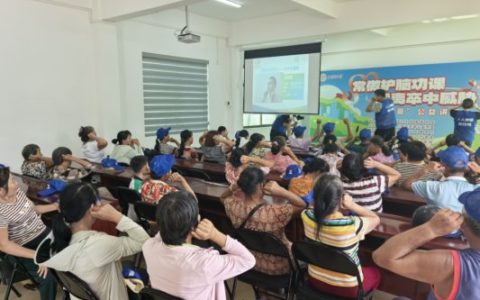  “蓝衣哥”公益同盟万宁市尖岭村开展公益讲座  科学养生知识为乡村健康赋能