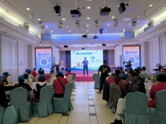 蓝衣哥公益行动聚焦卒中防治，非遗文化传递健康关怀