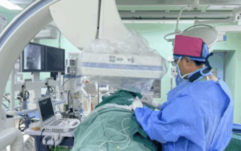 上海六院海口医院成功开展影像引导下疼痛射频微创介入治疗 缓解腰椎术后慢性疼痛难题