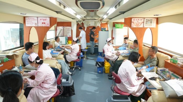 热血汇聚，助力生命——解放军总医院海南医院无偿献血活动采血近3万毫升