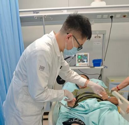 “候鸟”老人三亚过冬：警惕脑梗风险 科学防护保平安