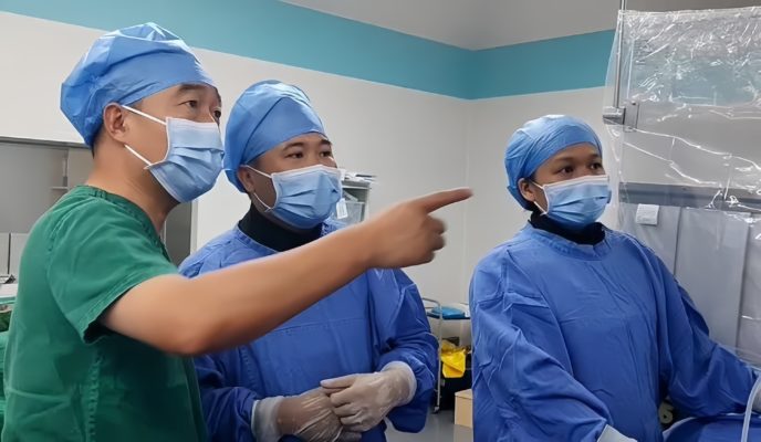 海医二院助力东方市人民医院神经介入技术实现新突破