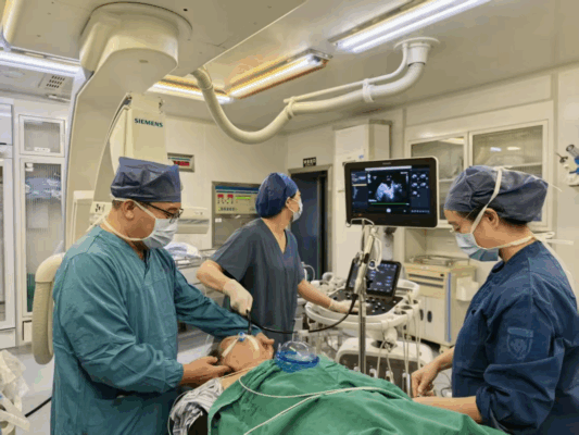 七旬阿婆“睡一觉”，高难度检查轻松完成！