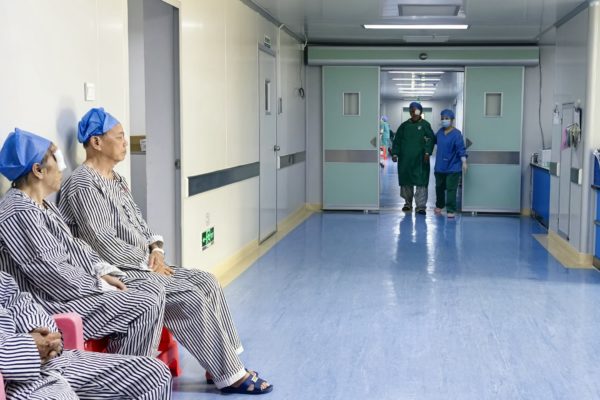 2025年“健康快车·中国海油海南光明行”点亮白内障患者希望之光