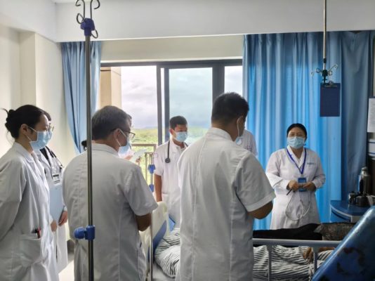 专家基层行 关爱零距离——海医二院组建3支专家团队深入基层开展省级巡回医疗工作