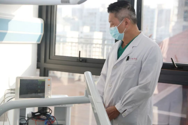 29岁姑娘拔智齿竟要“心电监护”？这些人群拔牙莫大意！