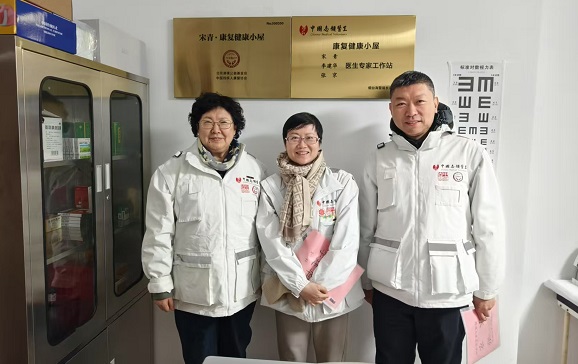 情系长岛开展公益义诊 志愿授课构筑健康防线