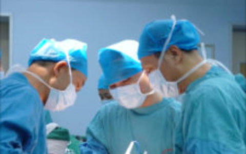 95岁老人髋部骨折，手术“禁区”如何成功闯关？海南成美医院骨科完成高难度关节置换