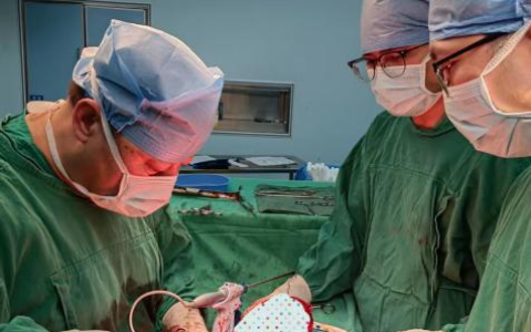 不退缩、不放弃、精准“拆弹”——海医二院完成一例特殊急危重腹膜后巨大肿瘤救治