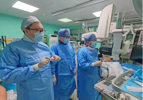 33岁女子胰腺藏“水球”，医生用内镜“穿墙”引流