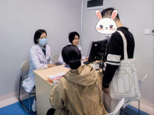 两毫米“针爱”守护——省外知名专家坐诊海口市妇幼保健院成功完成宫内干预手术，患者在家门口享名医服务