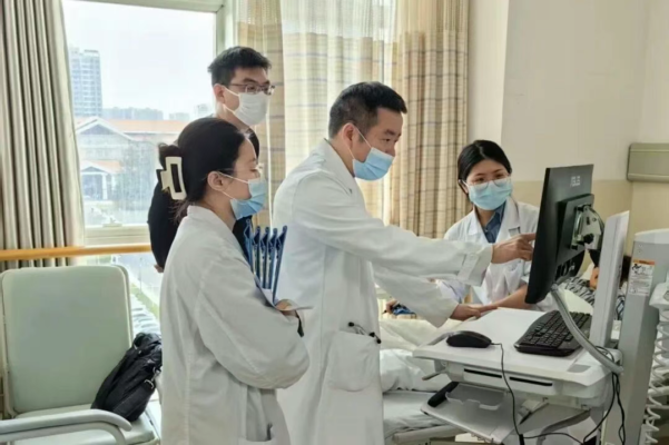 与死神竞速，为生命拔河：晚期肺癌脑膜转移重症患者的惊险逆转