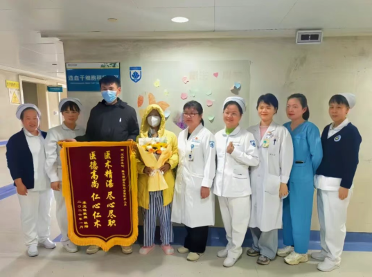 骨髓里长满“蜘蛛网”，海南省人民医院血液内科勇攀“珠峰”让她换新生！