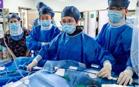 96岁奶奶心脏“停摆”5.3秒，一颗“小胶囊”让她重获“心声”