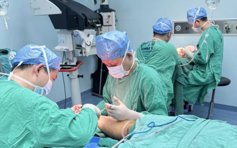 父亲断肢坠海，儿子跳海寻足！海医二院手足显微外科极限保肢获成功！