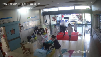 出租车内早产双胞胎 医护联手跑赢时间