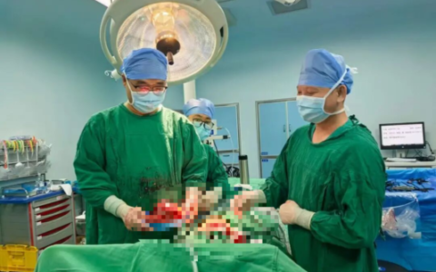 拳头大小的肾肿瘤，术中出血仅30ml，微创手术如何搞定复杂肾脏肿瘤？