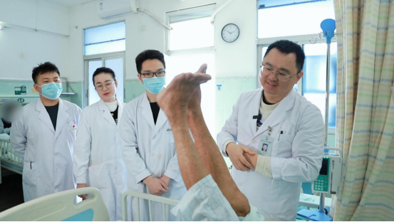 年龄不是取栓禁区!90岁脑梗老人经介入手术一周后可行走