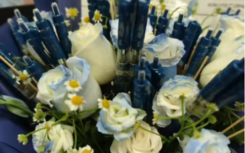 “笔花”朵朵，铭记17天生命托举