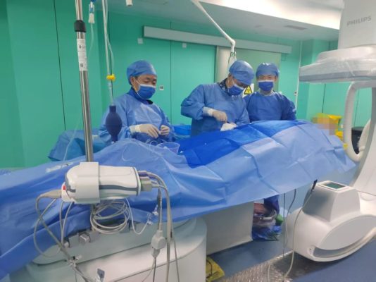 从“远途求医”到“家门口手术”,琼中实现心血管介入技术新突破