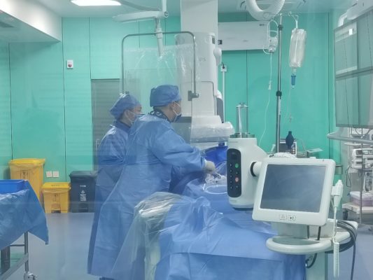 从“远途求医”到“家门口手术”,琼中实现心血管介入技术新突破