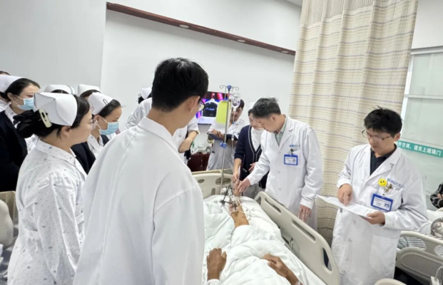 父亲断肢坠海，儿子跳海寻足！海医二院手足显微外科极限保肢获成功！