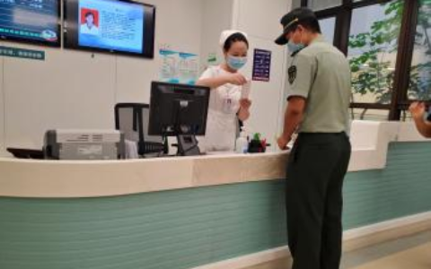 海医一附院专家帮助七旬独居老人告别“皮球肚”