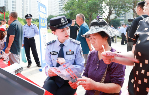 警医共建聚合力  义诊普法惠民生 海南省老年病医院联合海南海岸警察开展义诊普法活动
