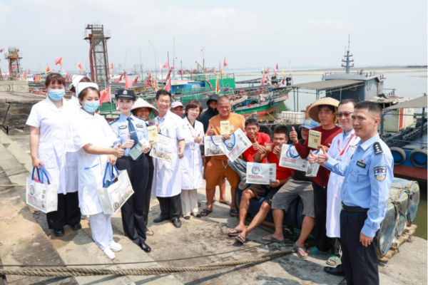 警医共建聚合力  义诊普法惠民生 海南省老年病医院联合海南海岸警察开展义诊普法活动