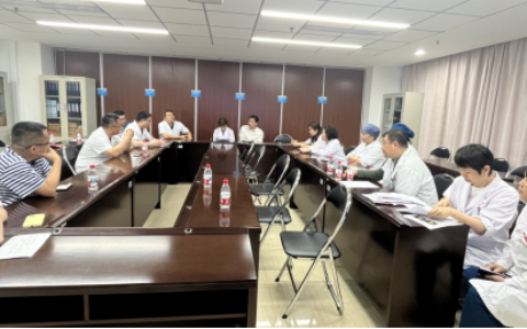 极限挑战：两台手术接力进行，41岁高危产妇绝境求生