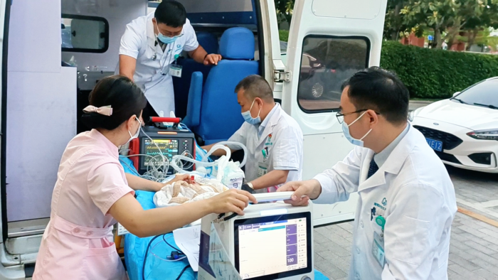  5月龄重症慢肺儿带着“呼吸机”跨越山海从温州转至海口就医  