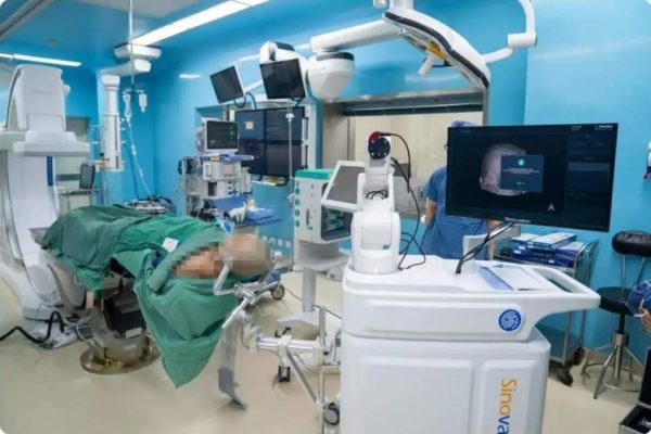 不开颅,3毫米骨孔精准“烧死”脑肿瘤!