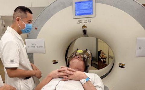 两年后重启：解放军总医院海南医院独立完成DBS手术，为帕金森患者重塑“稳定”人生