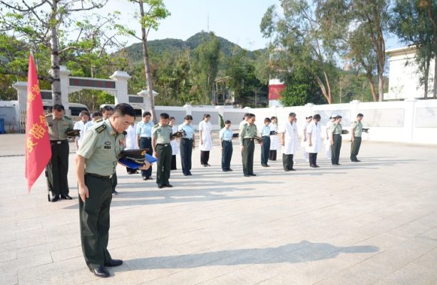 缅怀西沙英烈 赓续红色血脉——解放军总医院海南医院门诊部党委赴西沙海战烈士陵园开展主题党日活动