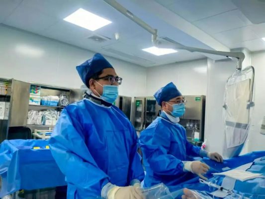 心脏血管“钙化”怎么办？振波“碎石”+旋磨“开路”，两大技术联手打通生命线