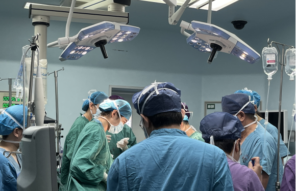 生死接力!41岁高危孕妇“换心门”诞女平安