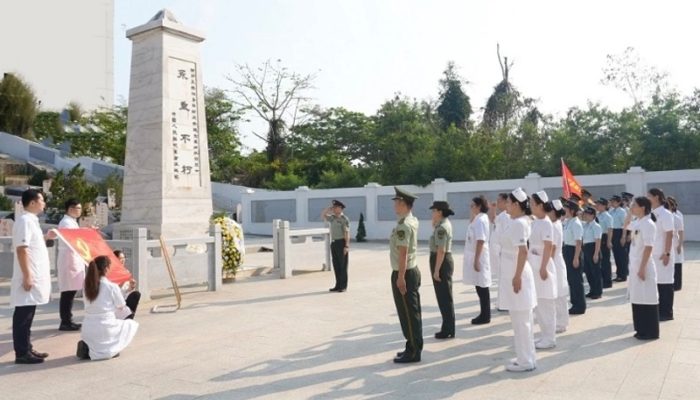 缅怀西沙英烈 赓续红色血脉——解放军总医院海南医院门诊部党委赴西沙海战烈士陵园开展主题党日活动