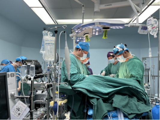 生死接力!41岁高危孕妇“换心门”诞女平安