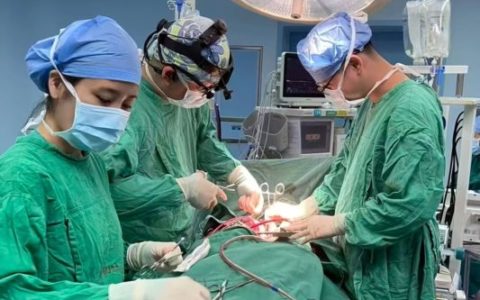 “必须今晚手术！”75岁老人主动脉夹层危在旦夕，7.5小时后，家属写了一封信……