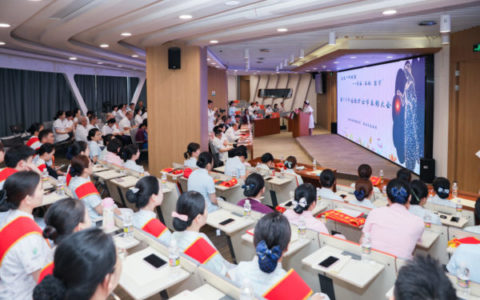 海南这两家医院联合举行“5·12国际护士节”庆典暨表彰大会