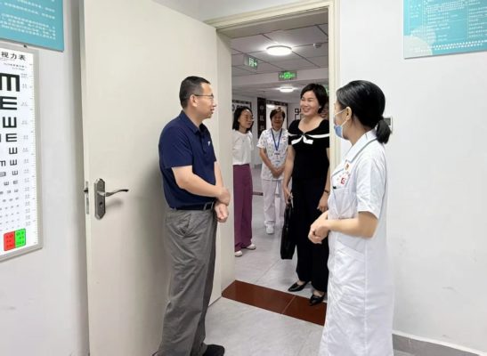 县领导护士节慰问送温情 指导妇幼事业发展寄厚望——县人民政府副县长单既亮莅临我院慰问一线护理人员并指导工作