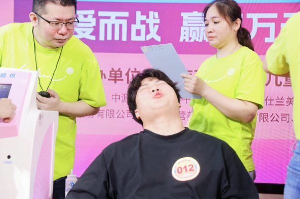 海南现代妇女儿童医院第十一季“男人体验分娩阵痛大挑战”温情启幕