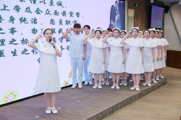 海南这两家医院联合举行“5·12国际护士节”庆典暨表彰大会
