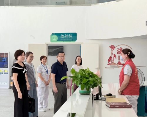 县领导护士节慰问送温情 指导妇幼事业发展寄厚望——县人民政府副县长单既亮莅临我院慰问一线护理人员并指导工作