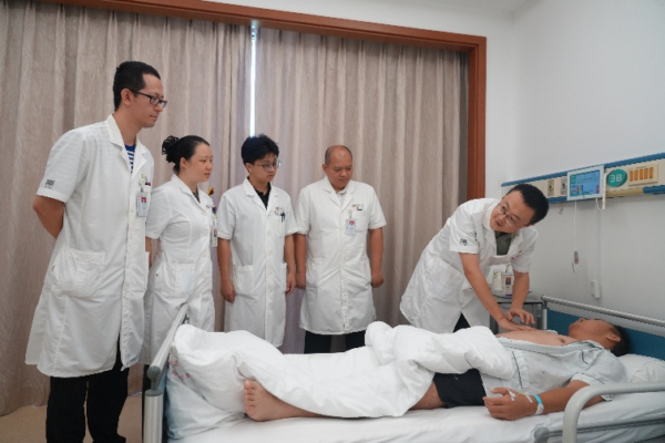 陈意志:把政绩写在官兵与患者的心坎上