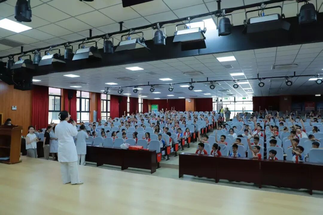 助力自贸港眼健康 2026全国“爱眼日”海南站活动圆满举办