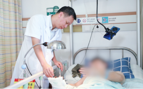 海南医学院第二附属医院消化内镜科完成一例经超声内镜引导下食管异物取出术