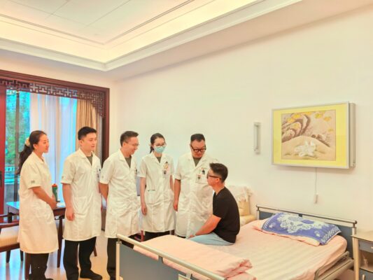 解放军总医院海南医院特需病房跨科室服务启动,首例皮肤病患者成功治疗